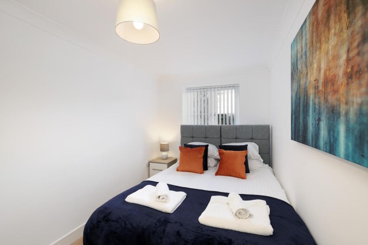 Pinewood Studios, Iver Slough Heathrow 1 & 2 Bedroom Apartments With Parking By Arista Living Esterno foto