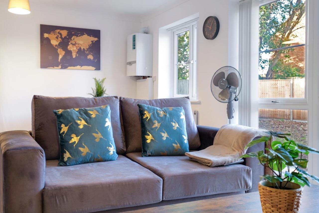 Pinewood Studios, Iver Slough Heathrow 1 & 2 Bedroom Apartments With Parking By Arista Living Esterno foto