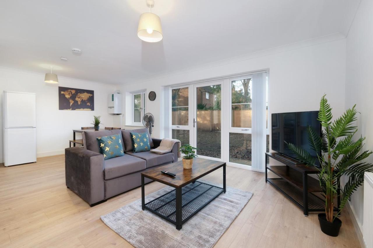 Pinewood Studios, Iver Slough Heathrow 1 & 2 Bedroom Apartments With Parking By Arista Living Esterno foto