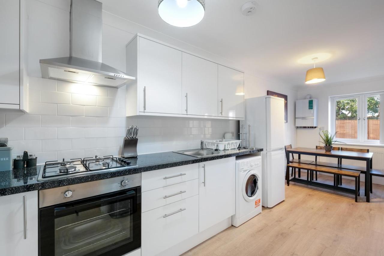 Pinewood Studios, Iver Slough Heathrow 1 & 2 Bedroom Apartments With Parking By Arista Living Esterno foto