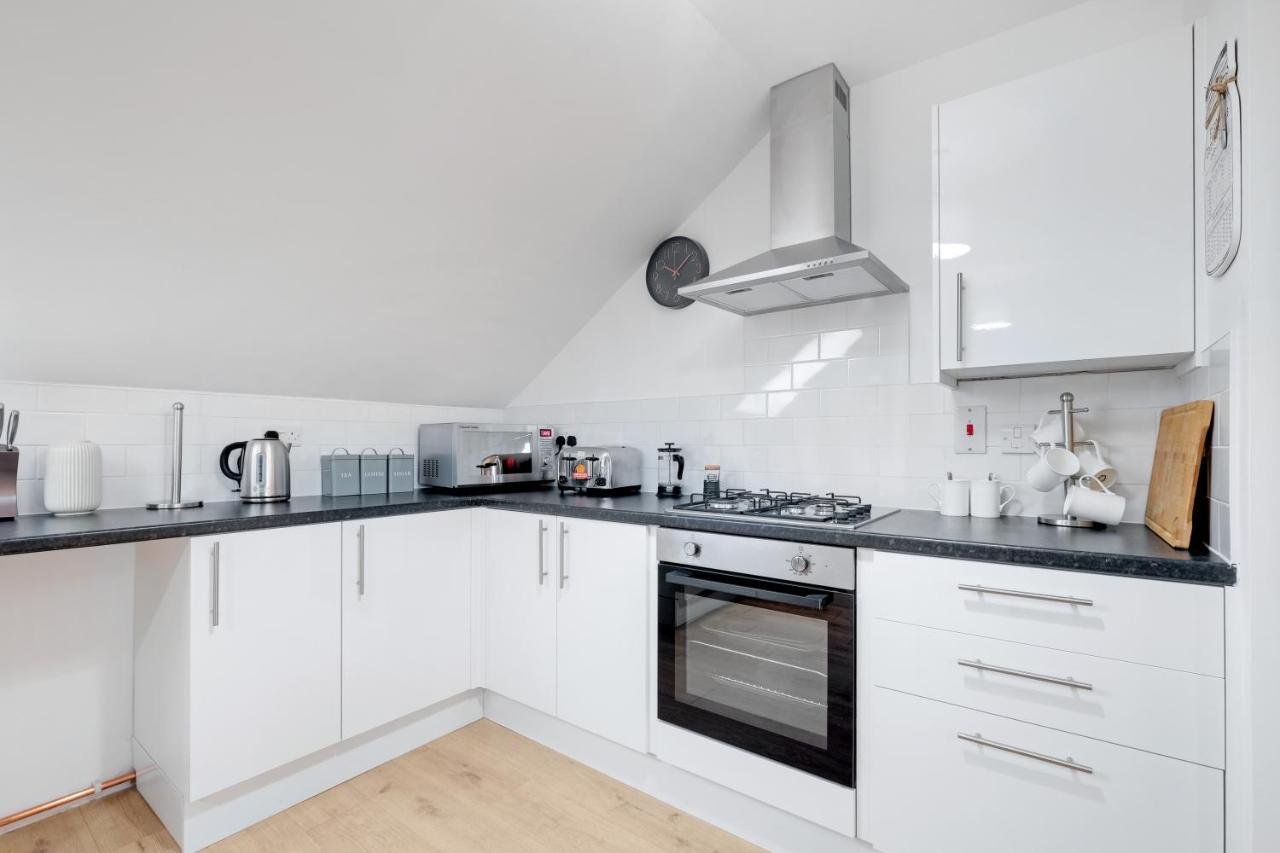 Pinewood Studios, Iver Slough Heathrow 1 & 2 Bedroom Apartments With Parking By Arista Living Esterno foto