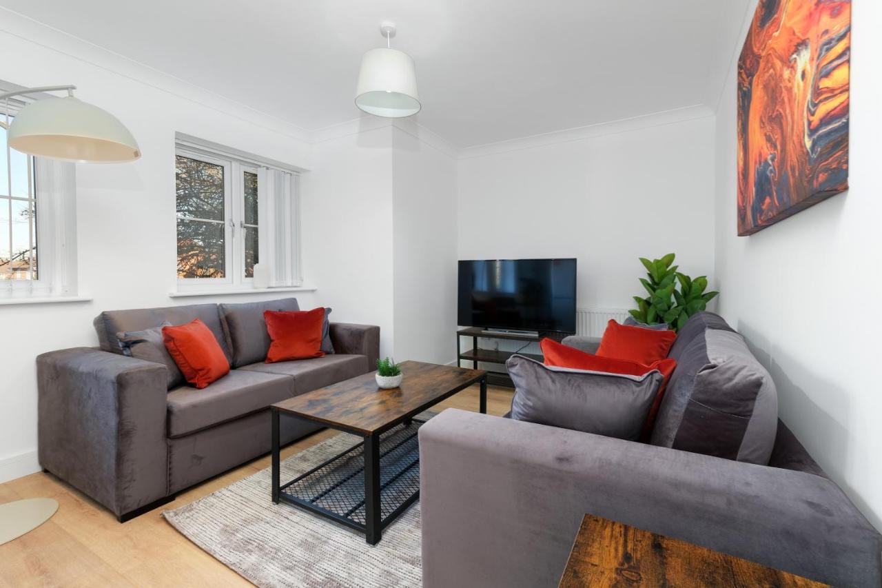 Pinewood Studios, Iver Slough Heathrow 1 & 2 Bedroom Apartments With Parking By Arista Living Esterno foto