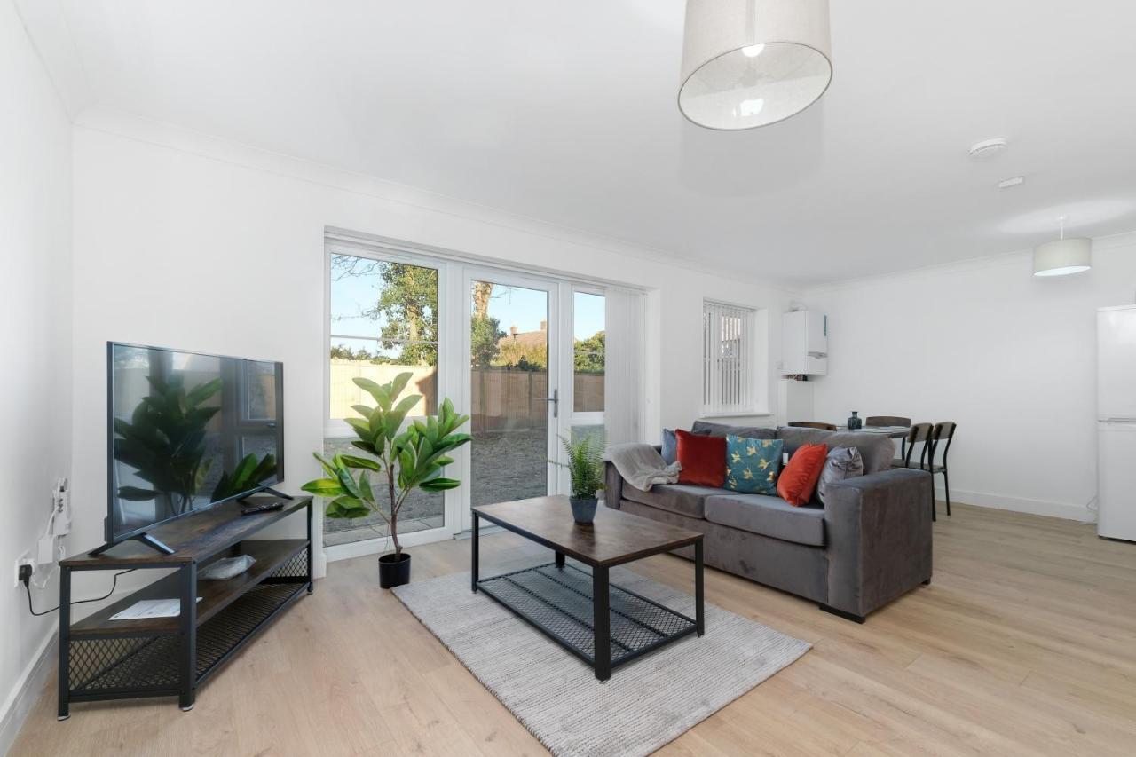 Pinewood Studios, Iver Slough Heathrow 1 & 2 Bedroom Apartments With Parking By Arista Living Esterno foto