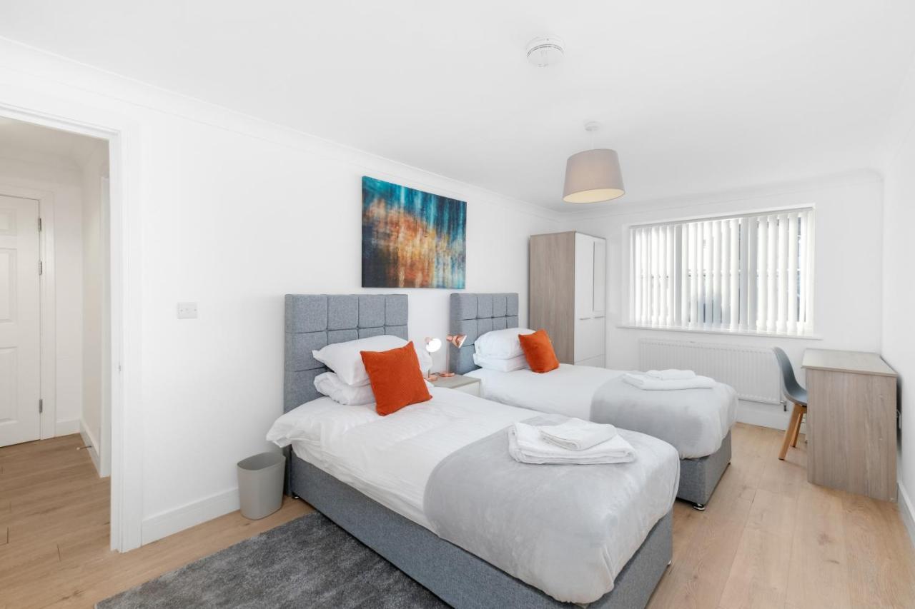 Pinewood Studios, Iver Slough Heathrow 1 & 2 Bedroom Apartments With Parking By Arista Living Esterno foto