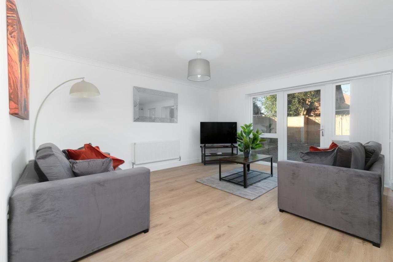 Pinewood Studios, Iver Slough Heathrow 1 & 2 Bedroom Apartments With Parking By Arista Living Esterno foto