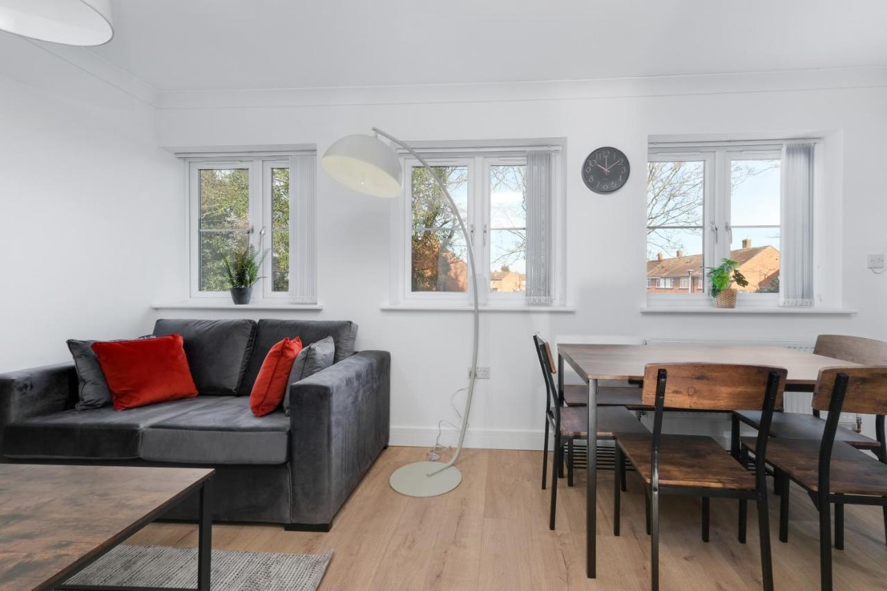 Pinewood Studios, Iver Slough Heathrow 1 & 2 Bedroom Apartments With Parking By Arista Living Esterno foto