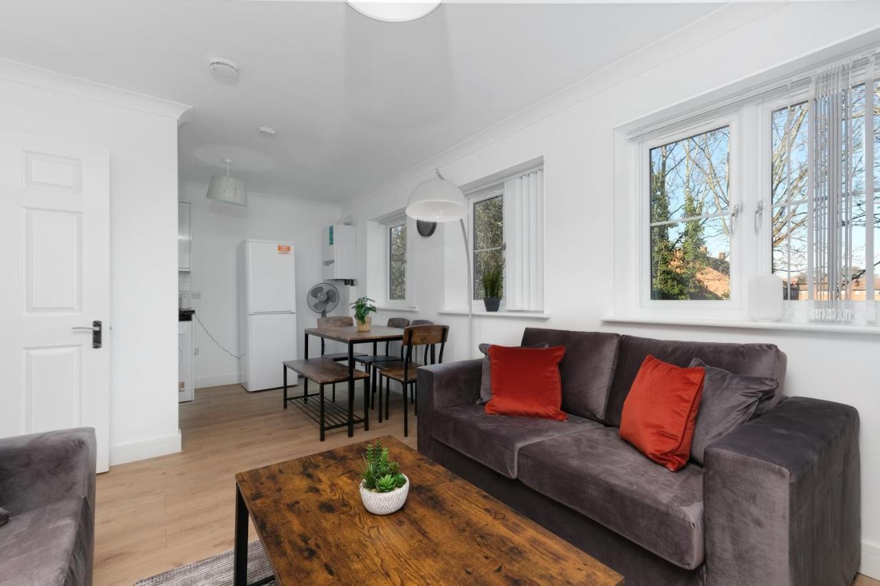 Pinewood Studios, Iver Slough Heathrow 1 & 2 Bedroom Apartments With Parking By Arista Living Esterno foto
