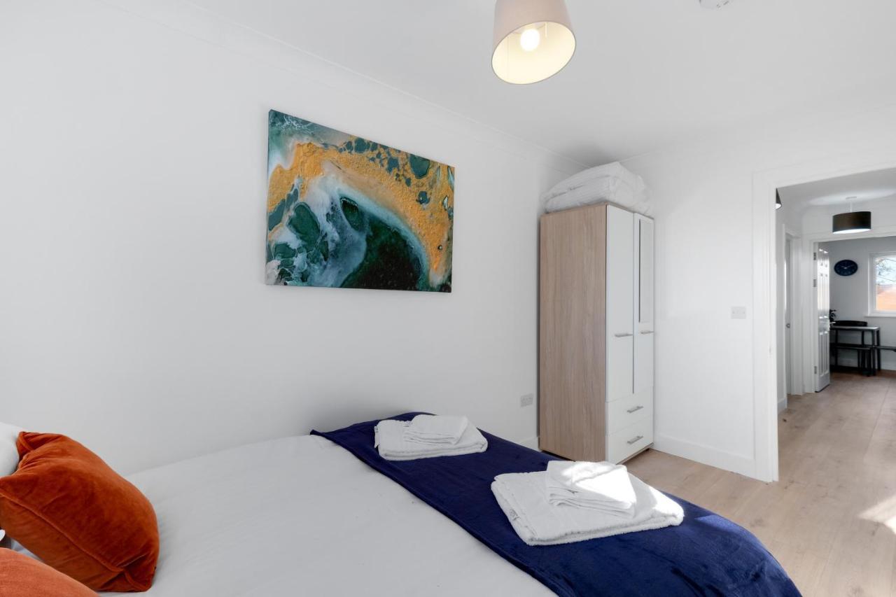 Pinewood Studios, Iver Slough Heathrow 1 & 2 Bedroom Apartments With Parking By Arista Living Esterno foto