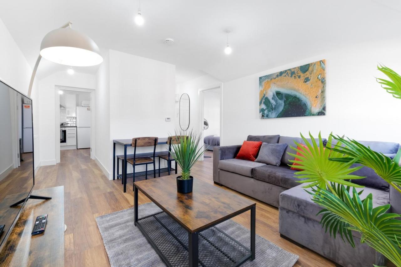 Pinewood Studios, Iver Slough Heathrow 1 & 2 Bedroom Apartments With Parking By Arista Living Esterno foto