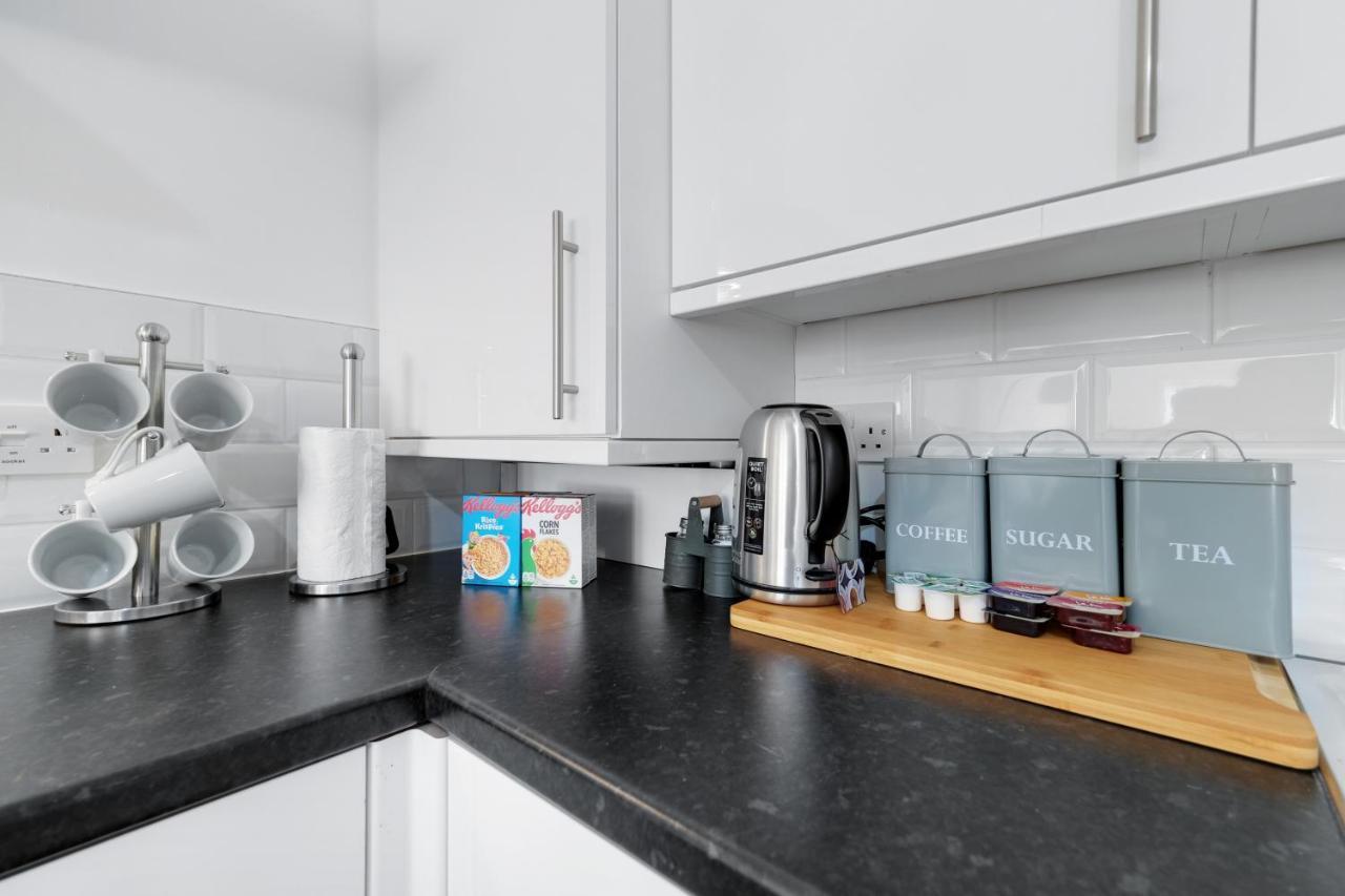 Pinewood Studios, Iver Slough Heathrow 1 & 2 Bedroom Apartments With Parking By Arista Living Esterno foto