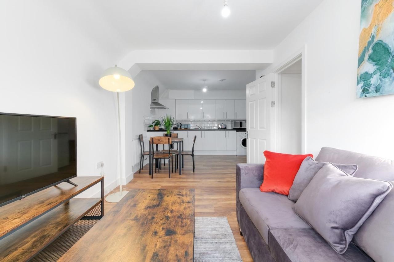 Pinewood Studios, Iver Slough Heathrow 1 & 2 Bedroom Apartments With Parking By Arista Living Esterno foto