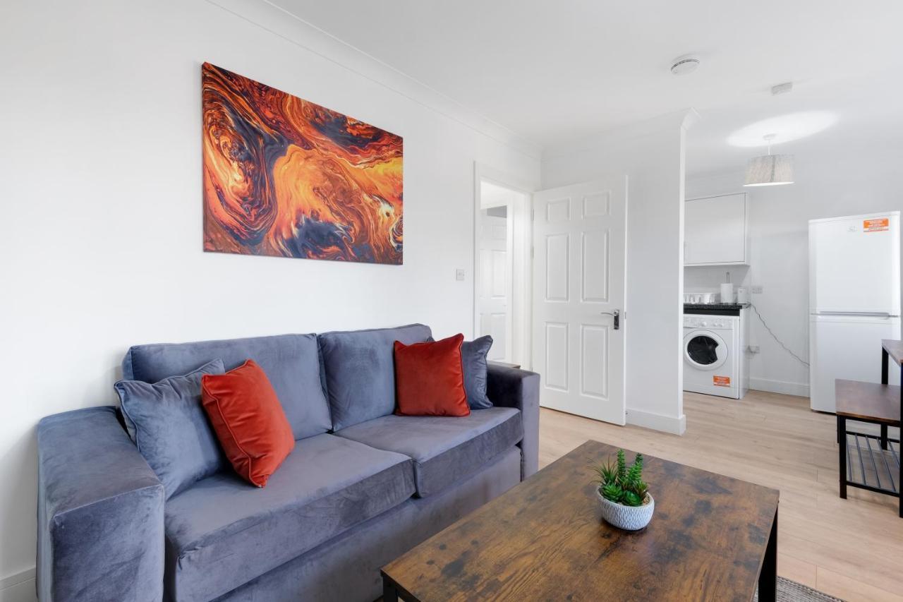 Pinewood Studios, Iver Slough Heathrow 1 & 2 Bedroom Apartments With Parking By Arista Living Esterno foto