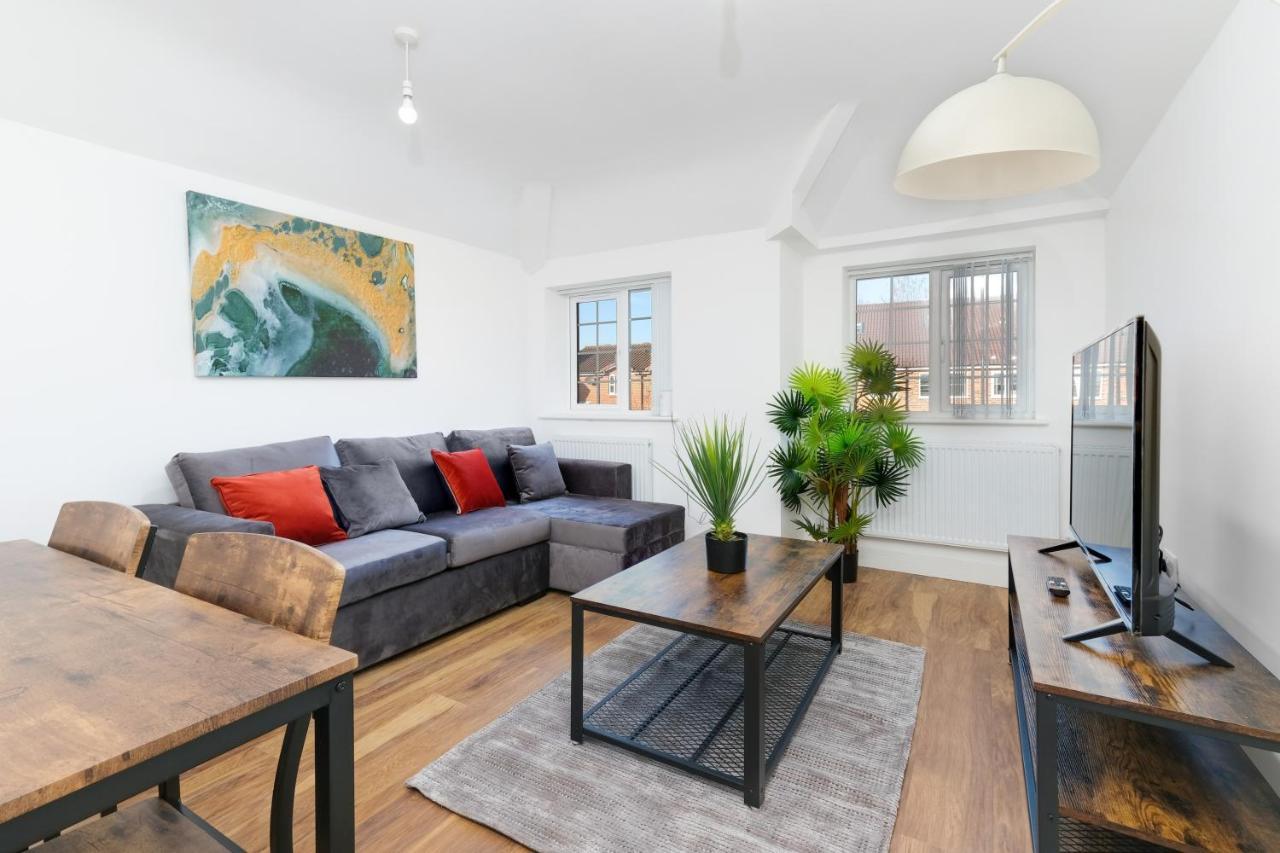 Pinewood Studios, Iver Slough Heathrow 1 & 2 Bedroom Apartments With Parking By Arista Living Esterno foto