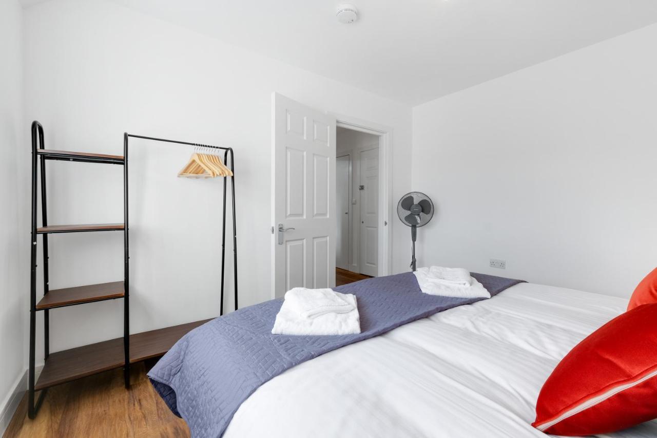 Pinewood Studios, Iver Slough Heathrow 1 & 2 Bedroom Apartments With Parking By Arista Living Esterno foto