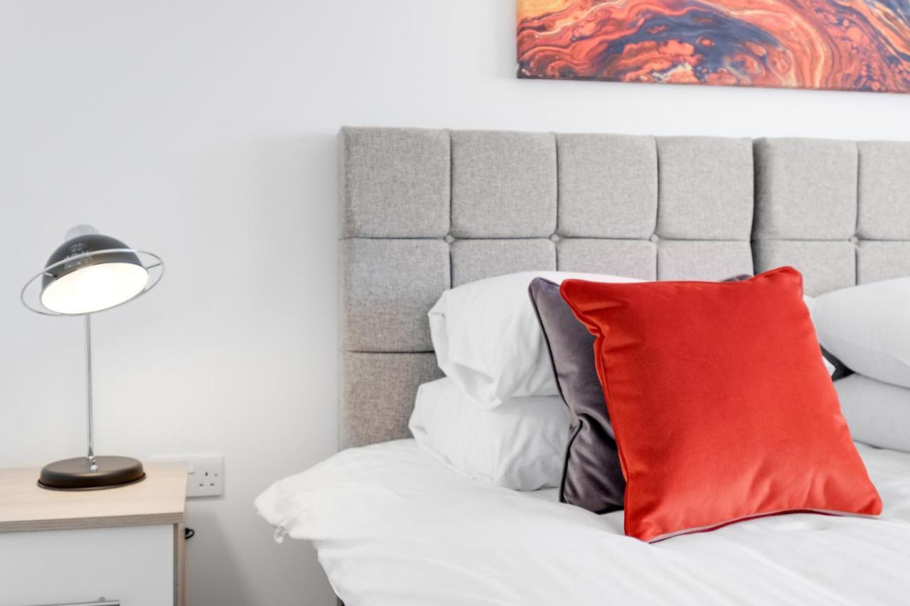 Pinewood Studios, Iver Slough Heathrow 1 & 2 Bedroom Apartments With Parking By Arista Living Esterno foto