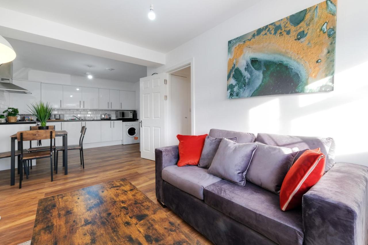 Pinewood Studios, Iver Slough Heathrow 1 & 2 Bedroom Apartments With Parking By Arista Living Esterno foto